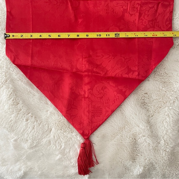 Amscan Red Damask Table Runner 6 Feet - Picture 6 of 7